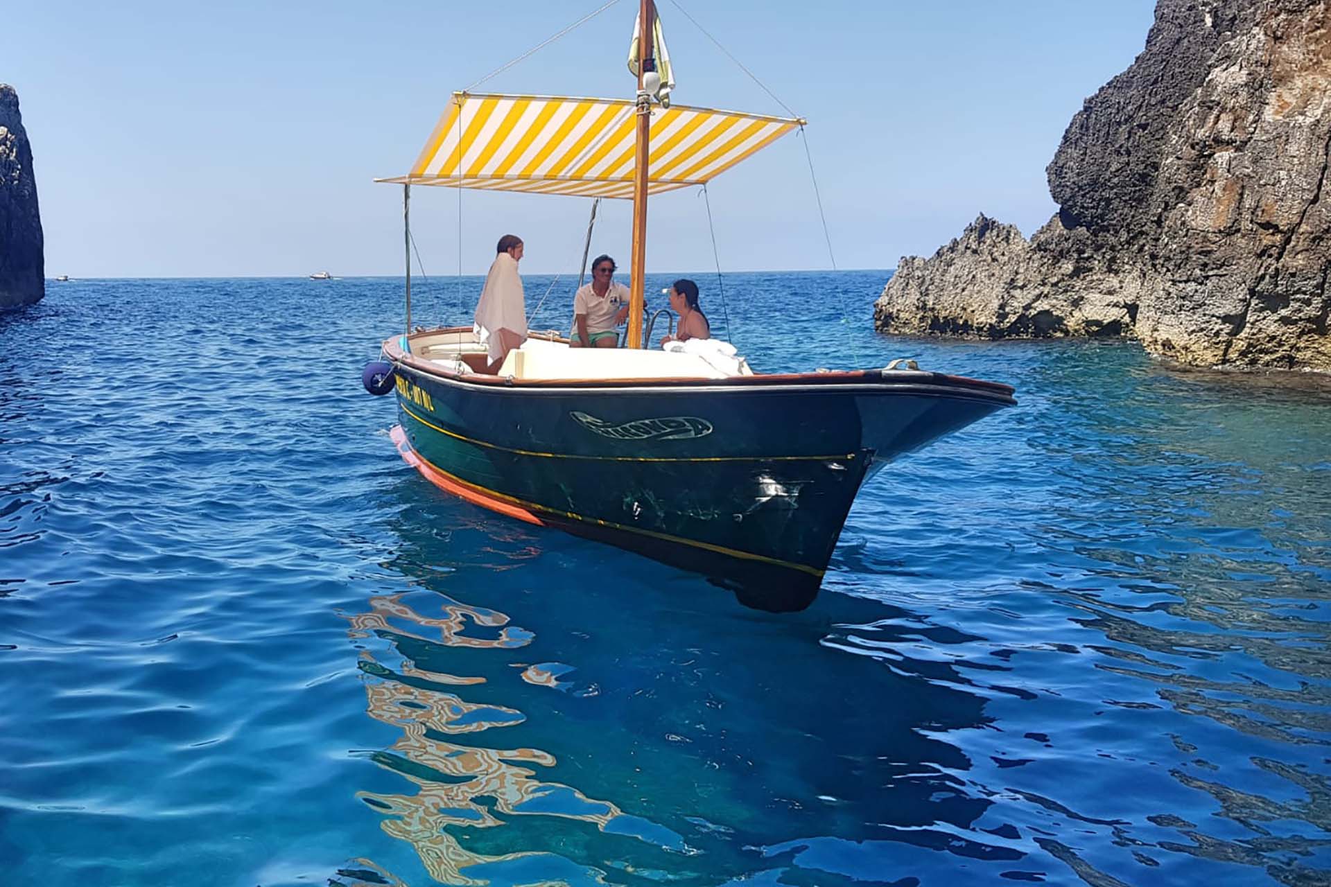 Capri boat tours Private boat trip with sailor